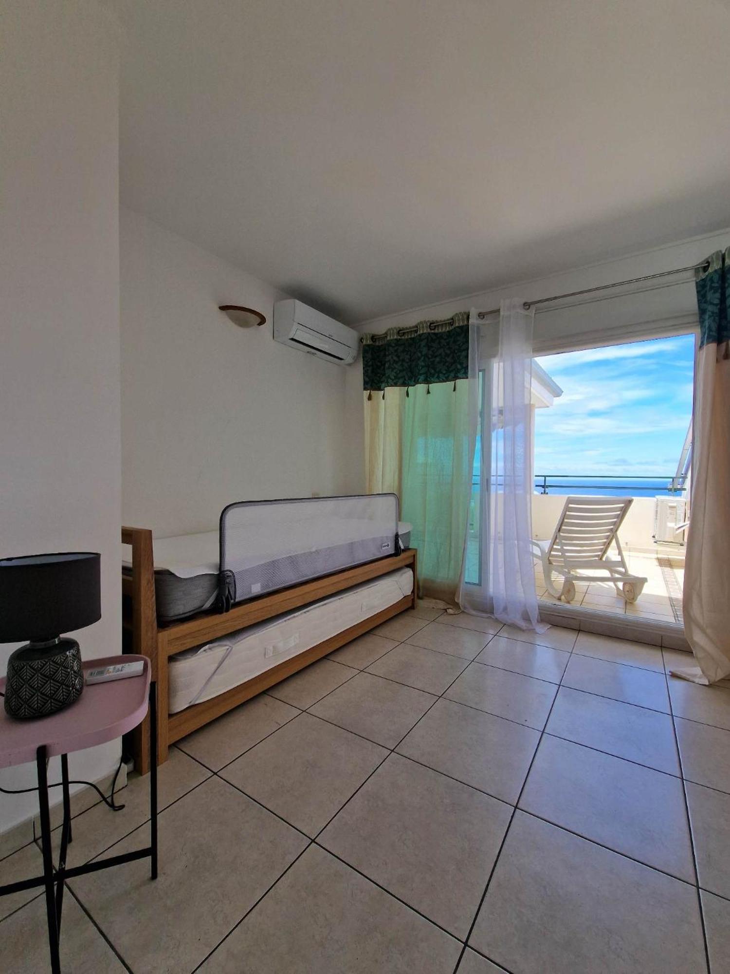 Appartement Villa Sur Le Toit, Vue Mer Saint-Gilles-les Bains Eksteriør billede